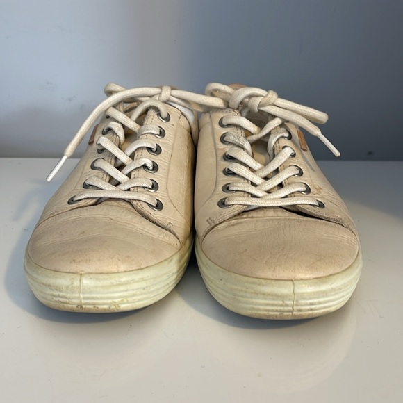 ECCO womens soft leather cream sneaker size 40 - Picture 2 of 5